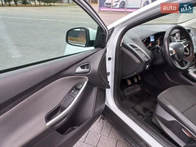 Білий Форд Фокус, об'ємом двигуна 1.6 л та пробігом 230 тис. км за 7377 $, фото 23 на Automoto.ua