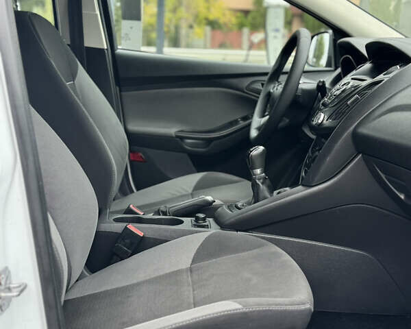 Белый Форд Фокус, объемом двигателя 1.6 л и пробегом 174 тыс. км за 8200 $, фото 23 на Automoto.ua