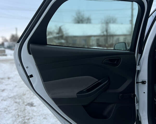 Білий Форд Фокус, об'ємом двигуна 1.6 л та пробігом 174 тис. км за 7950 $, фото 43 на Automoto.ua