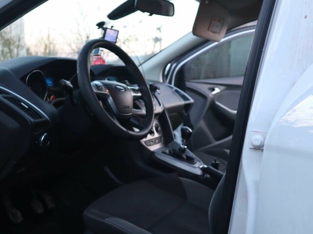 Белый Форд Фокус, объемом двигателя 1.6 л и пробегом 219 тыс. км за 6950 $, фото 14 на Automoto.ua