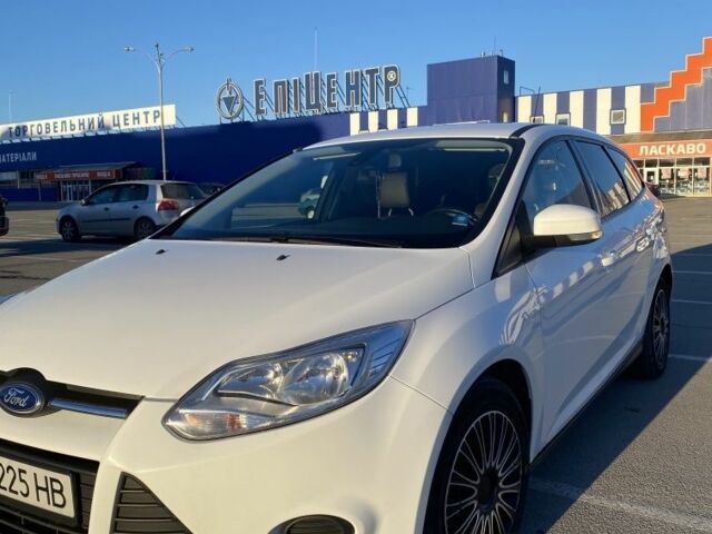 Белый Форд Фокус, объемом двигателя 1.6 л и пробегом 200 тыс. км за 6500 $, фото 13 на Automoto.ua