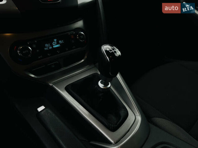 Белый Форд Фокус, объемом двигателя 1.56 л и пробегом 233 тыс. км за 7400 $, фото 24 на Automoto.ua