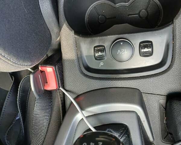 Форд Фокус 2014 в Киеве на Automoto.ua Белый Форд Фокус, объемом двигателя 1.6 л и пробегом 310 тыс. км за 7200 $, фото 20 на Automoto.ua