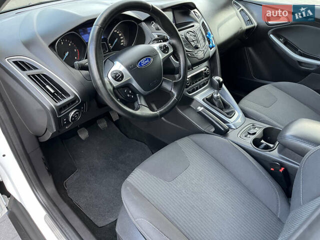 Белый Форд Фокус, объемом двигателя 1.6 л и пробегом 218 тыс. км за 8799 $, фото 107 на Automoto.ua