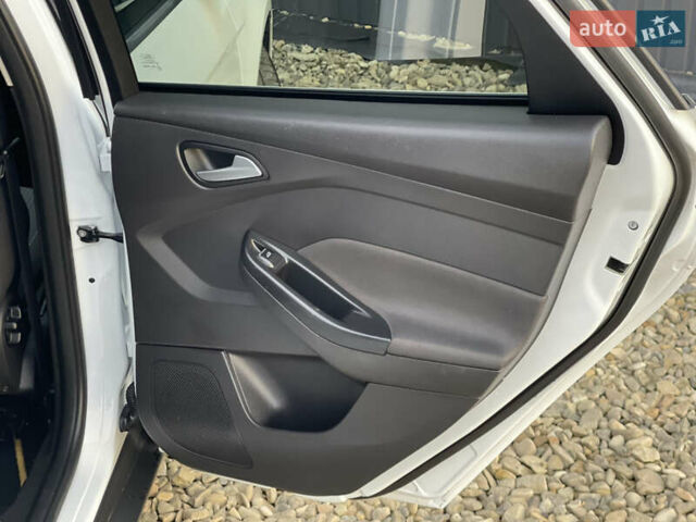 Белый Форд Фокус, объемом двигателя 1.6 л и пробегом 219 тыс. км за 8750 $, фото 46 на Automoto.ua