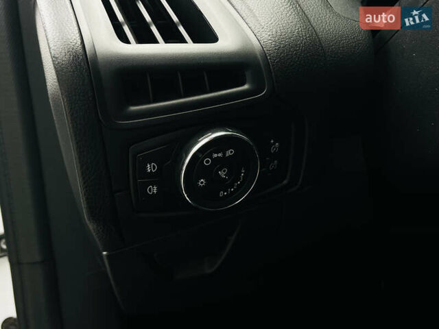 Форд Фокус 2014 в Харькове на Automoto.ua Белый Форд Фокус, объемом двигателя 1.6 л и пробегом 225 тыс. км за 8200 $, фото 21 на Automoto.ua