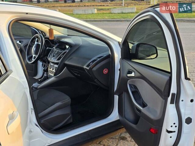 Білий Форд Фокус, об'ємом двигуна 1.6 л та пробігом 263 тис. км за 7800 $, фото 19 на Automoto.ua