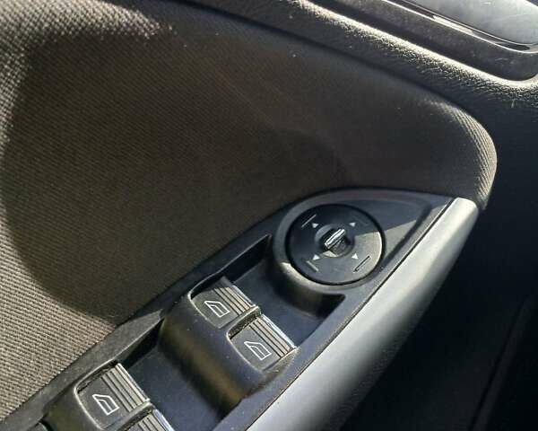 Форд Фокус 2014 в Киеве на Automoto.ua Белый Форд Фокус, объемом двигателя 1.6 л и пробегом 310 тыс. км за 7200 $, фото 19 на Automoto.ua