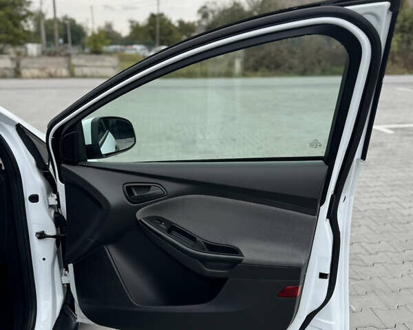 Белый Форд Фокус, объемом двигателя 1.6 л и пробегом 174 тыс. км за 8200 $, фото 17 на Automoto.ua