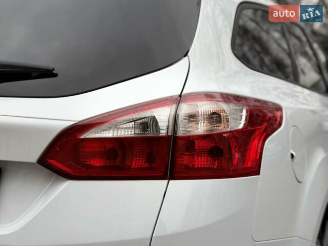 Белый Форд Фокус, объемом двигателя 1.6 л и пробегом 191 тыс. км за 8942 $, фото 15 на Automoto.ua
