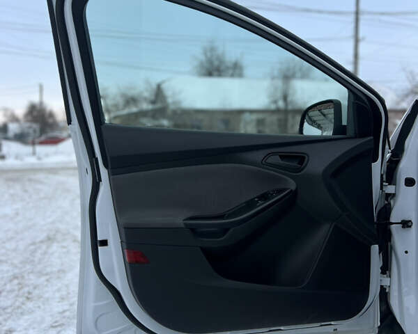 Білий Форд Фокус, об'ємом двигуна 1.6 л та пробігом 174 тис. км за 7950 $, фото 41 на Automoto.ua