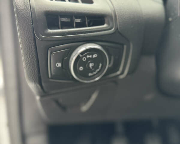 Белый Форд Фокус, объемом двигателя 1.6 л и пробегом 174 тыс. км за 8200 $, фото 30 на Automoto.ua