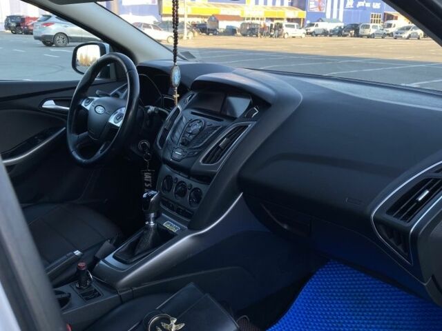 Белый Форд Фокус, объемом двигателя 1.6 л и пробегом 200 тыс. км за 6500 $, фото 8 на Automoto.ua