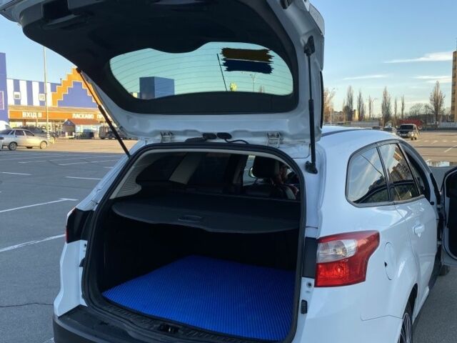 Белый Форд Фокус, объемом двигателя 1.6 л и пробегом 200 тыс. км за 6500 $, фото 3 на Automoto.ua