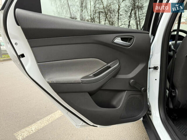 Белый Форд Фокус, объемом двигателя 1.6 л и пробегом 191 тыс. км за 8942 $, фото 30 на Automoto.ua