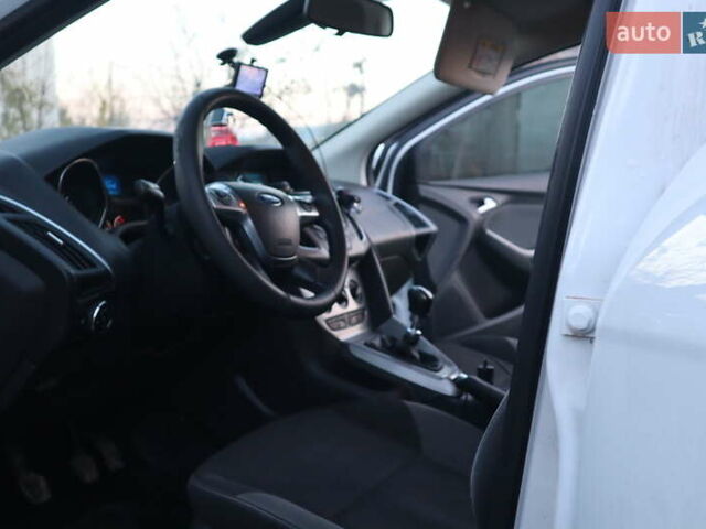 Белый Форд Фокус, объемом двигателя 1.6 л и пробегом 219 тыс. км за 6950 $, фото 13 на Automoto.ua