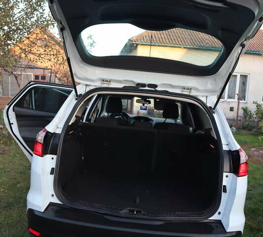 Белый Форд Фокус, объемом двигателя 1.6 л и пробегом 219 тыс. км за 6950 $, фото 7 на Automoto.ua