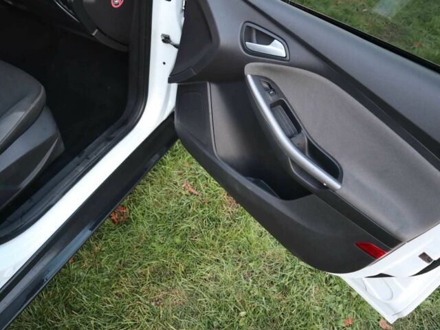 Белый Форд Фокус, объемом двигателя 1.6 л и пробегом 219 тыс. км за 6950 $, фото 9 на Automoto.ua