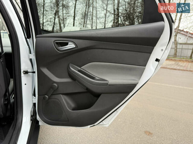 Белый Форд Фокус, объемом двигателя 1.6 л и пробегом 191 тыс. км за 8942 $, фото 35 на Automoto.ua