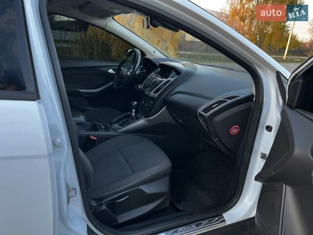 Белый Форд Фокус, объемом двигателя 1.6 л и пробегом 315 тыс. км за 6900 $, фото 11 на Automoto.ua