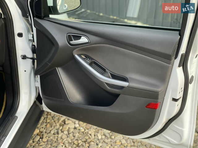 Белый Форд Фокус, объемом двигателя 1.6 л и пробегом 219 тыс. км за 8750 $, фото 30 на Automoto.ua