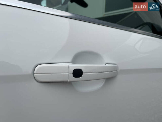 Белый Форд Фокус, объемом двигателя 1.6 л и пробегом 219 тыс. км за 8750 $, фото 49 на Automoto.ua