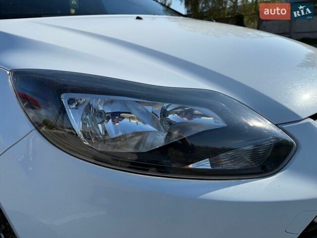 Білий Форд Фокус, об'ємом двигуна 1 л та пробігом 199 тис. км за 5500 $, фото 8 на Automoto.ua
