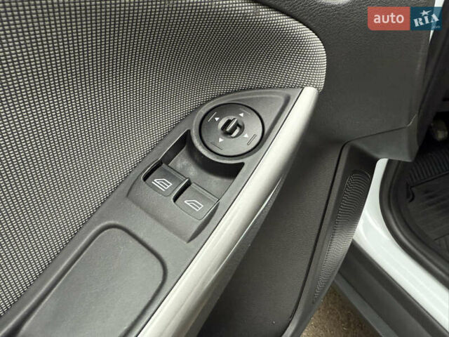 Белый Форд Фокус, объемом двигателя 1.6 л и пробегом 191 тыс. км за 8942 $, фото 29 на Automoto.ua