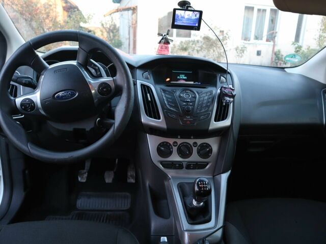 Белый Форд Фокус, объемом двигателя 1.6 л и пробегом 219 тыс. км за 6950 $, фото 6 на Automoto.ua