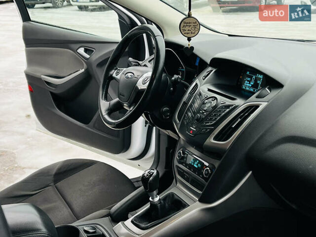 Белый Форд Фокус, объемом двигателя 1.56 л и пробегом 233 тыс. км за 7400 $, фото 19 на Automoto.ua