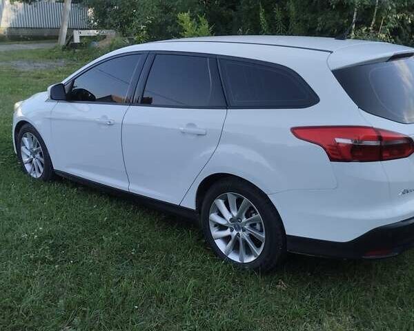 Белый Форд Фокус, объемом двигателя 1.56 л и пробегом 325 тыс. км за 8200 $, фото 2 на Automoto.ua