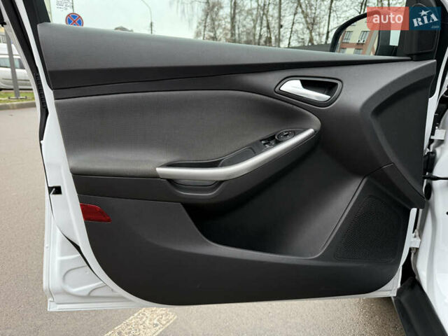 Белый Форд Фокус, объемом двигателя 1.6 л и пробегом 191 тыс. км за 8942 $, фото 28 на Automoto.ua