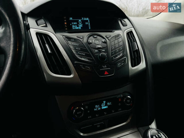 Белый Форд Фокус, объемом двигателя 1.56 л и пробегом 233 тыс. км за 7400 $, фото 25 на Automoto.ua