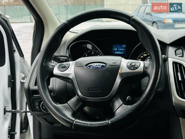 Белый Форд Фокус, объемом двигателя 1.56 л и пробегом 233 тыс. км за 7400 $, фото 14 на Automoto.ua