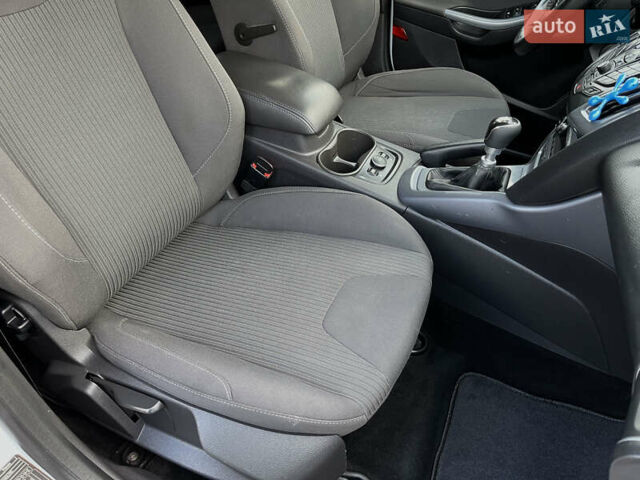 Белый Форд Фокус, объемом двигателя 1.6 л и пробегом 218 тыс. км за 8799 $, фото 100 на Automoto.ua