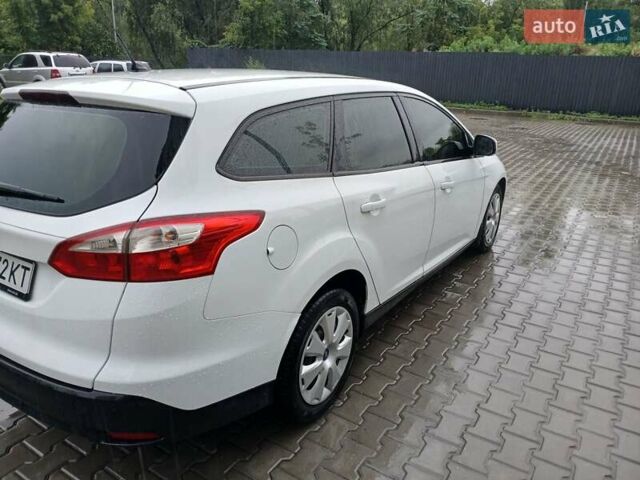Форд Фокус 2014 в Киеве на Automoto.ua Белый Форд Фокус, объемом двигателя 1.6 л и пробегом 310 тыс. км за 7200 $, фото 10 на Automoto.ua