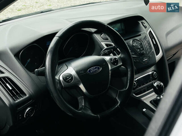 Форд Фокус 2014 в Харькове на Automoto.ua Белый Форд Фокус, объемом двигателя 1.6 л и пробегом 225 тыс. км за 8200 $, фото 9 на Automoto.ua