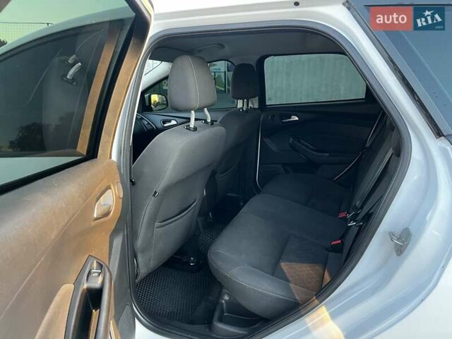 Белый Форд Фокус, объемом двигателя 1.6 л и пробегом 315 тыс. км за 6900 $, фото 10 на Automoto.ua