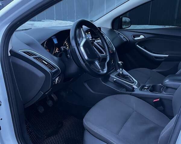 Білий Форд Фокус, об'ємом двигуна 1.6 л та пробігом 315 тис. км за 7000 $, фото 8 на Automoto.ua