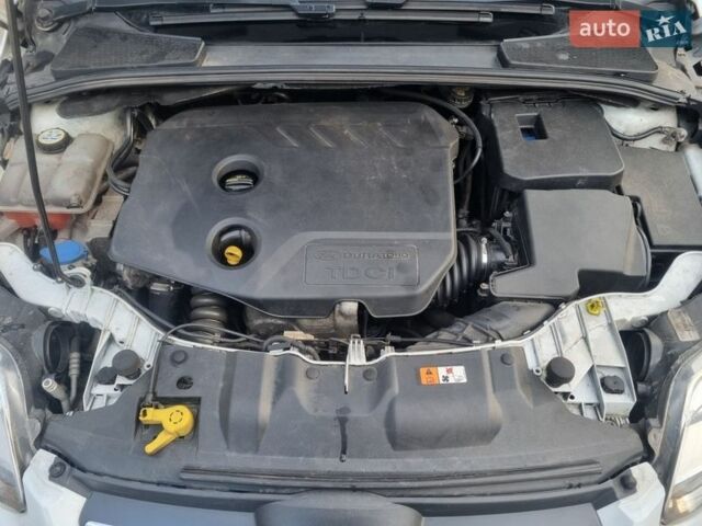 Белый Форд Фокус, объемом двигателя 1.6 л и пробегом 251 тыс. км за 6900 $, фото 9 на Automoto.ua