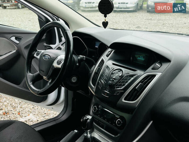 Форд Фокус 2014 в Харькове на Automoto.ua Белый Форд Фокус, объемом двигателя 1.6 л и пробегом 225 тыс. км за 8200 $, фото 19 на Automoto.ua