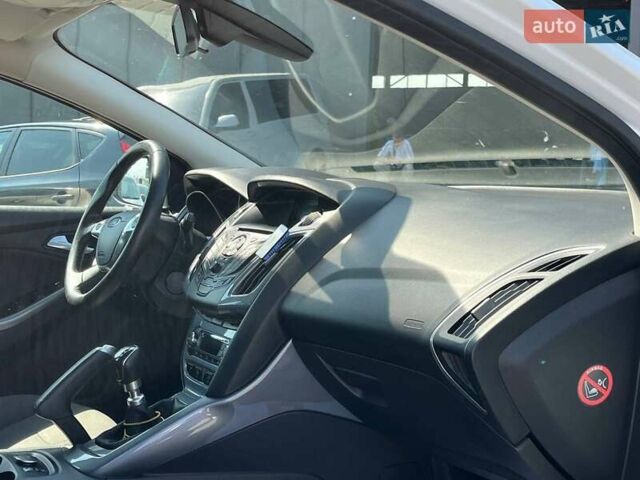 Белый Форд Фокус, объемом двигателя 1.6 л и пробегом 314 тыс. км за 8440 $, фото 8 на Automoto.ua