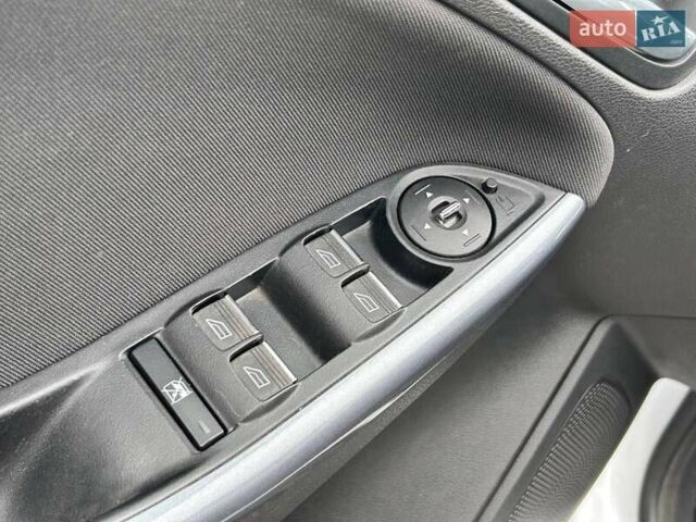 Белый Форд Фокус, объемом двигателя 1 л и пробегом 164 тыс. км за 7700 $, фото 12 на Automoto.ua