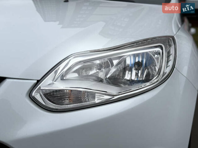 Белый Форд Фокус, объемом двигателя 1.6 л и пробегом 191 тыс. км за 8942 $, фото 13 на Automoto.ua