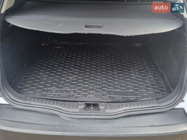 Белый Форд Фокус, объемом двигателя 1.6 л и пробегом 251 тыс. км за 6900 $, фото 7 на Automoto.ua