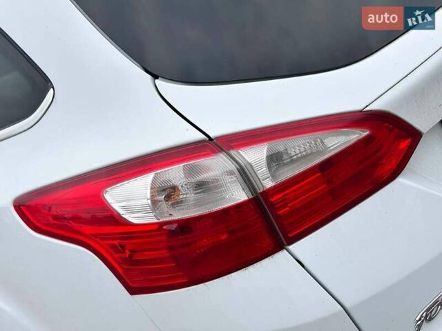 Белый Форд Фокус, объемом двигателя 1 л и пробегом 164 тыс. км за 7700 $, фото 9 на Automoto.ua