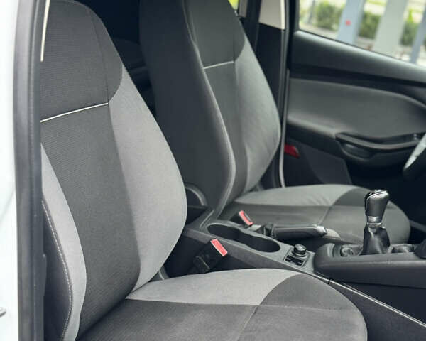 Белый Форд Фокус, объемом двигателя 1.6 л и пробегом 174 тыс. км за 8200 $, фото 20 на Automoto.ua