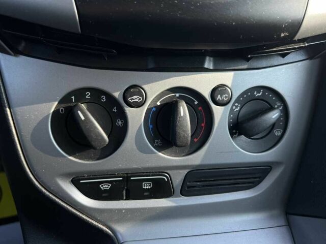 Белый Форд Фокус, объемом двигателя 1.6 л и пробегом 300 тыс. км за 7850 $, фото 14 на Automoto.ua