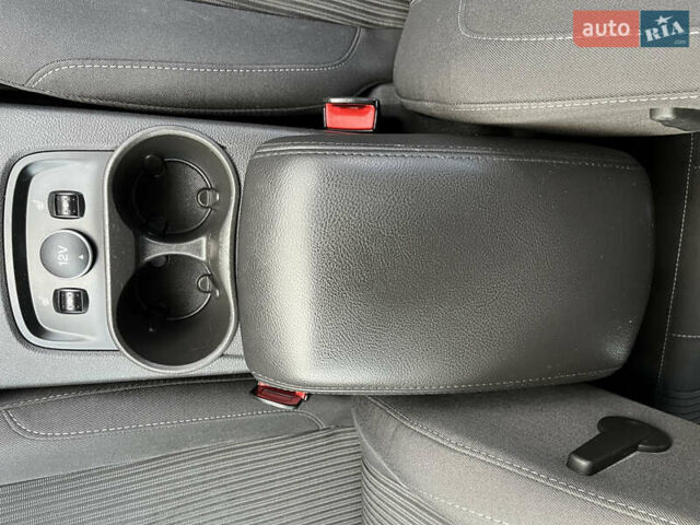 Белый Форд Фокус, объемом двигателя 1.6 л и пробегом 218 тыс. км за 8799 $, фото 106 на Automoto.ua