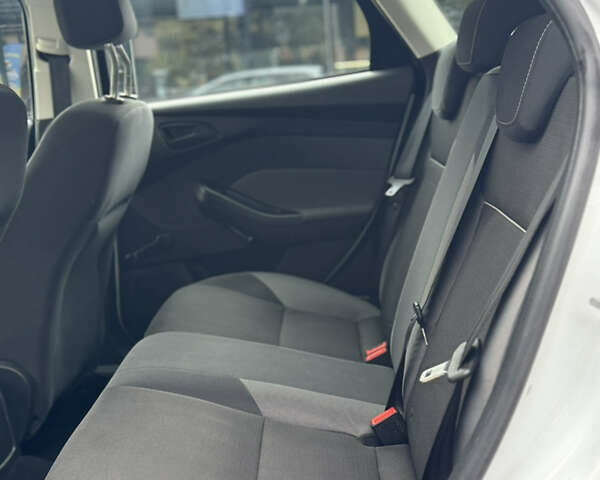 Белый Форд Фокус, объемом двигателя 1.6 л и пробегом 174 тыс. км за 8200 $, фото 21 на Automoto.ua